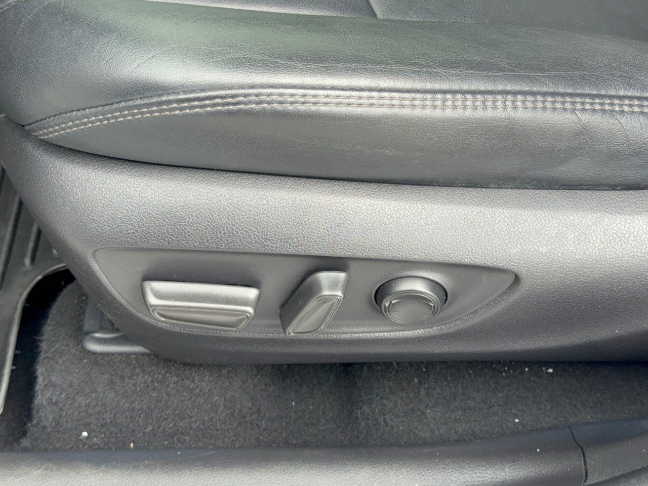 Used 2019 Toyota RAV4 XLE Premium FWD image 16