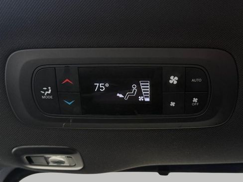 Used 2025 Chrysler Pacifica Limited FWD image 78