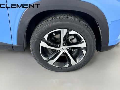 Used 2024 Chevrolet Trax RS FWD image 36