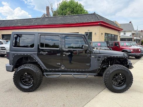 Used 2014 Jeep Wrangler Unlimited Sahara w/ Connectivity Group AWD/4WD image 4