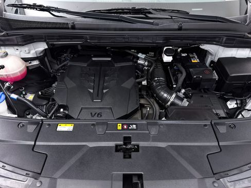 Certified 2025 Kia Carnival EX FWD image 8