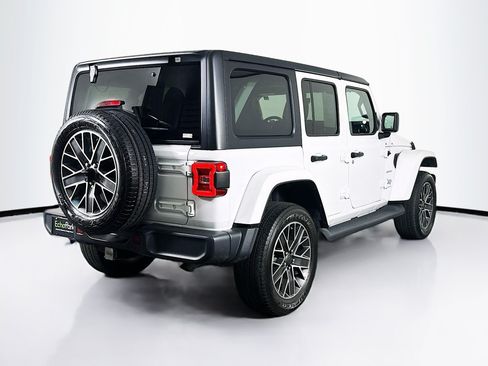 Used 2023 Jeep Wrangler Unlimited Sahara w/ Cold Weather Group AWD/4WD image 9