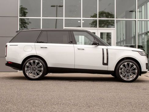 Used 2025 Land Rover Range Rover Long Wheelbase SE AWD/4WD image 4