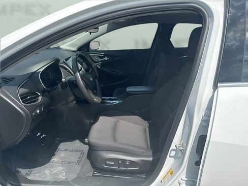 Used 2025 Chevrolet Malibu LT FWD image 9