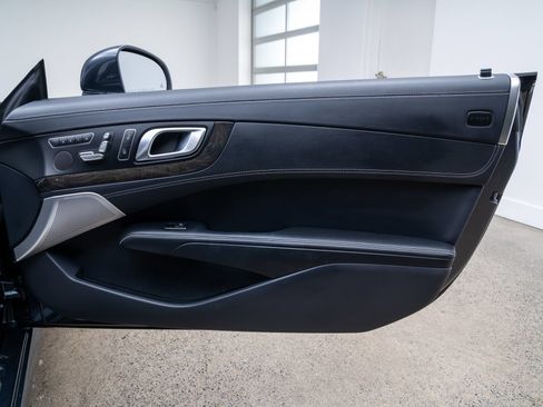Used 2014 Mercedes-Benz SL 63 AMG image 25