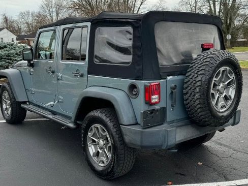 Used 2015 Jeep Wrangler Unlimited Rubicon w/ Connectivity Group image 7