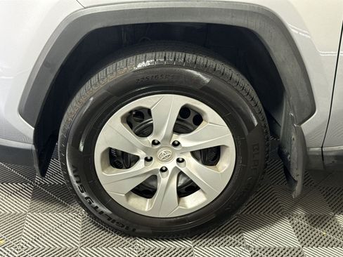 Used 2021 Toyota RAV4 LE AWD/4WD image 12