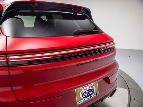 Used 2025 Porsche Cayenne GTS AWD/4WD image 34