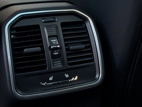 Certified 2026 Porsche Macan image 23