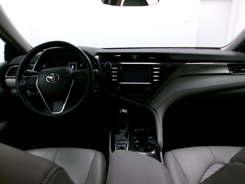 Used 2020 Toyota Camry SE image 8
