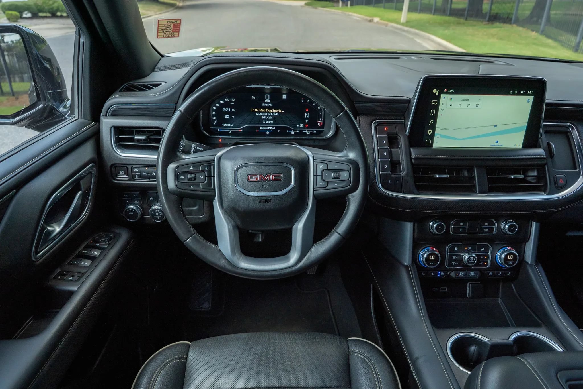 Used 2022 GMC Yukon XL SLT AWD/4WD image 18