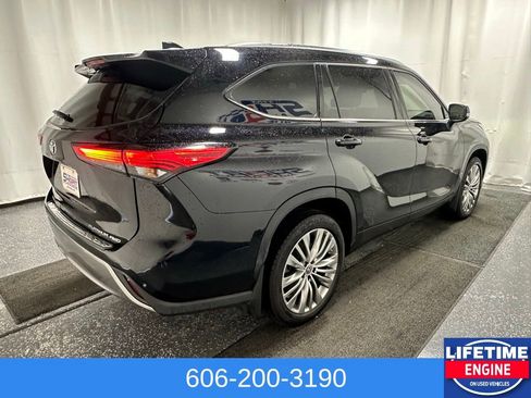 Used 2022 Toyota Highlander Platinum image 6