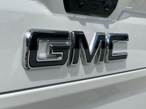 Used 2024 GMC Sierra 2500 Denali Ultimate AWD/4WD image 18