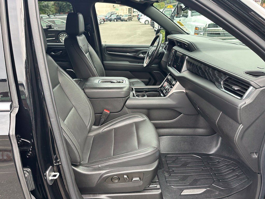 Used 2022 GMC Yukon XL Denali AWD/4WD image 13