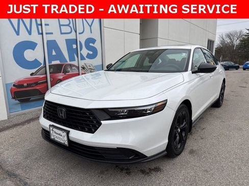 Certified 2025 Honda Accord SE image 1