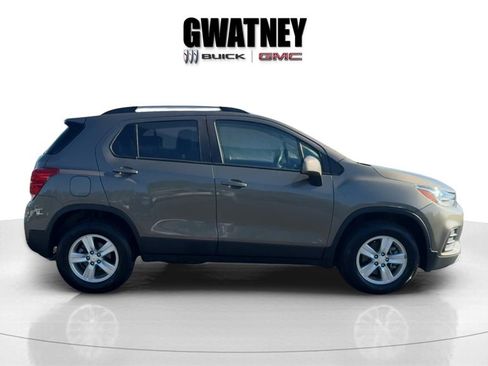 Used 2022 Chevrolet Trax LT w/ Driver Confidence Package image 8