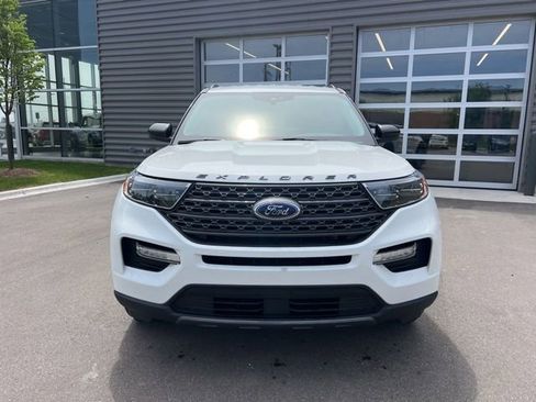 Used 2023 Ford Explorer XLT w/ Equipment Group 202A AWD/4WD image 2
