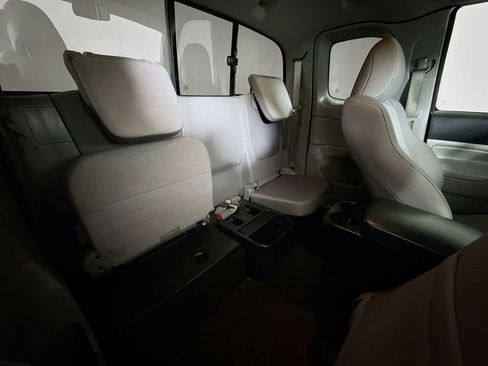 Used 2015 Toyota Tacoma TRD Sport w/ TRD Sport Package image 22