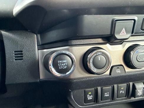 Certified 2020 Toyota Tacoma Limited AWD/4WD image 27