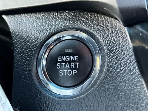 Used 2015 Toyota Sienna SE w/ SE Preferred Package FWD image 26