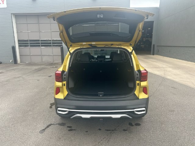 Used 2023 Kia Seltos S AWD/4WD image 25