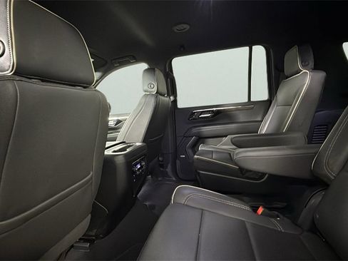 Used 2025 Chevrolet Suburban Premier image 28
