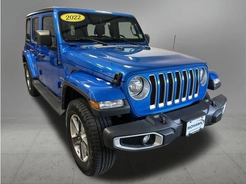 Used 2022 Jeep Wrangler Unlimited Sahara w/ Dual Top Group AWD/4WD image 8