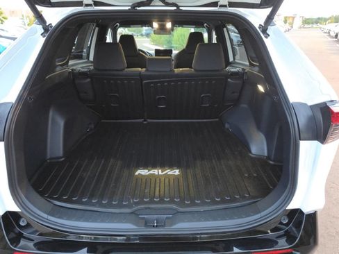 Used 2025 Toyota RAV4 SE AWD/4WD image 18