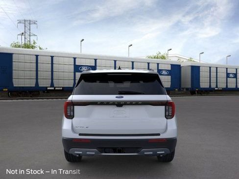 New 2026 Ford Explorer Active RWD image 5