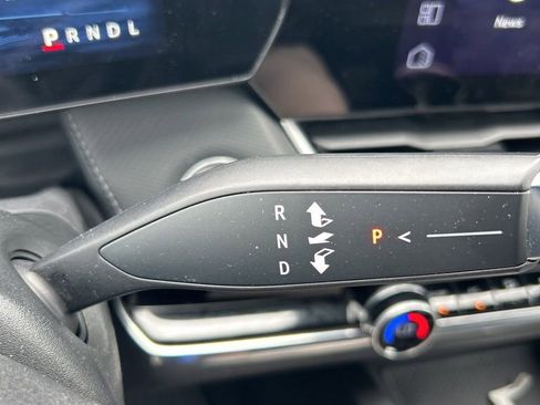 Used 2025 Chevrolet Equinox LT w/ Convenience Package II image 35