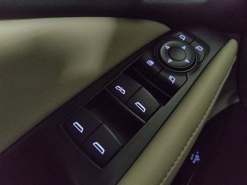 Used 2018 Buick Enclave Premium w/ Experience Buick Package FWD image 27