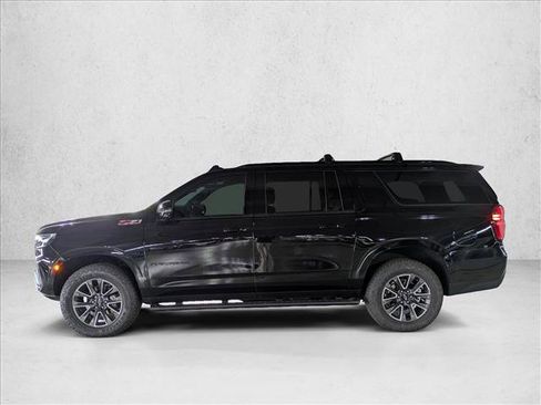 Used 2022 Chevrolet Suburban Z71 w/ Luxury Package AWD/4WD image 9
