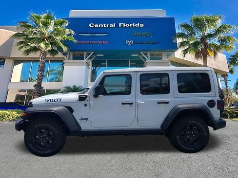 Used 2023 Jeep Wrangler Unlimited w/ Sun & Screen Package AWD/4WD image 8