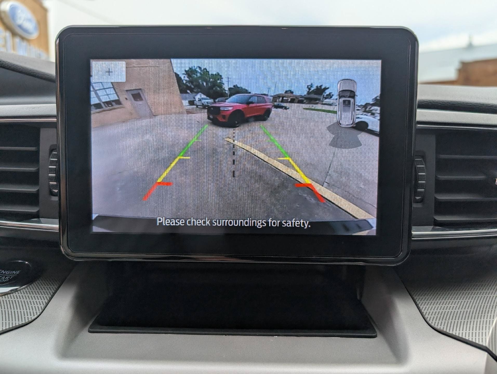 Used 2024 Ford Explorer XLT w/ Equipment Group 202A AWD/4WD image 26