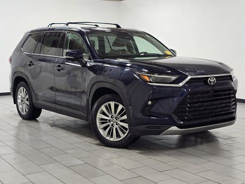 Used 2024 Toyota Grand Highlander Platinum image 2