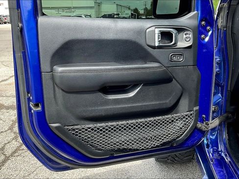 Used 2018 Jeep Wrangler Unlimited Sahara image 18