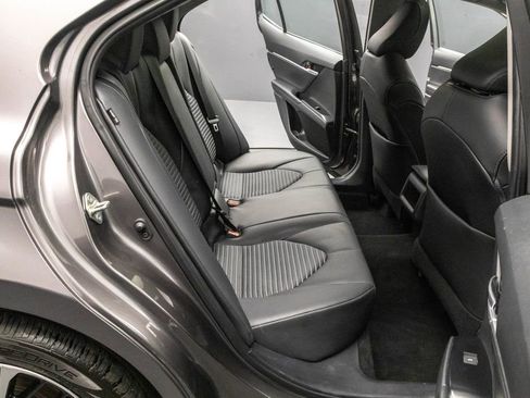 Used 2020 Toyota Camry SE w/ Moonroof Package image 26