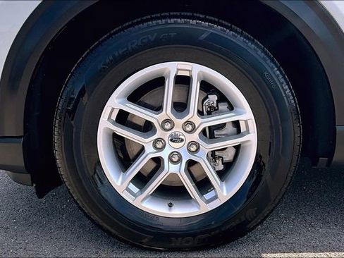 Used 2025 Ford Explorer Active w/ Active Comfort Package RWD image 30