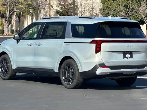 New 2026 Kia Carnival EX FWD image 7