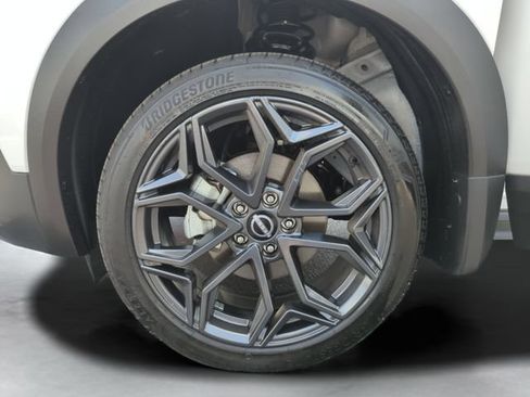 Certified 2025 Nissan Kicks SR FWD image 45