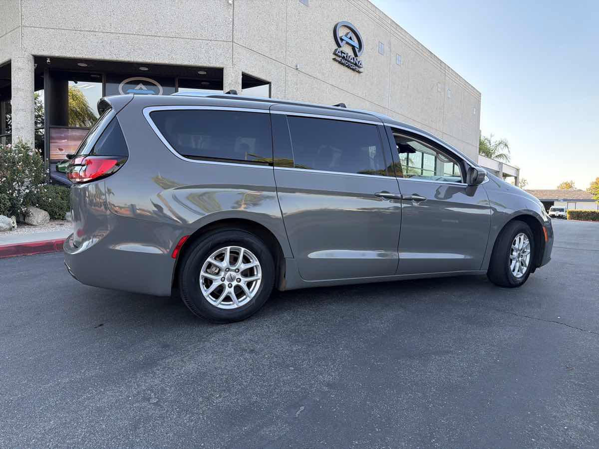 Used 2021 Chrysler Pacifica Touring-L FWD image 17