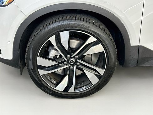 Used 2025 Volvo XC40 B5 Plus AWD/4WD image 36