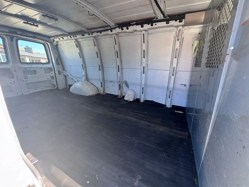 Used 2018 Chevrolet Express 2500 Extended RWD image 24