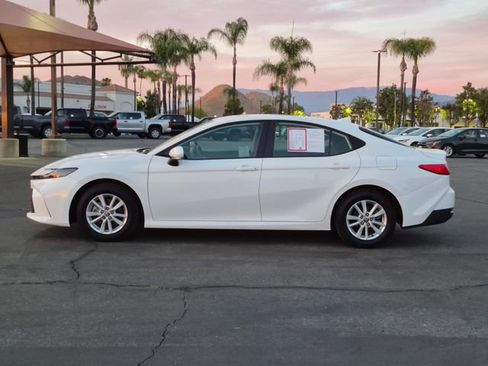 Used 2025 Toyota Camry LE image 9