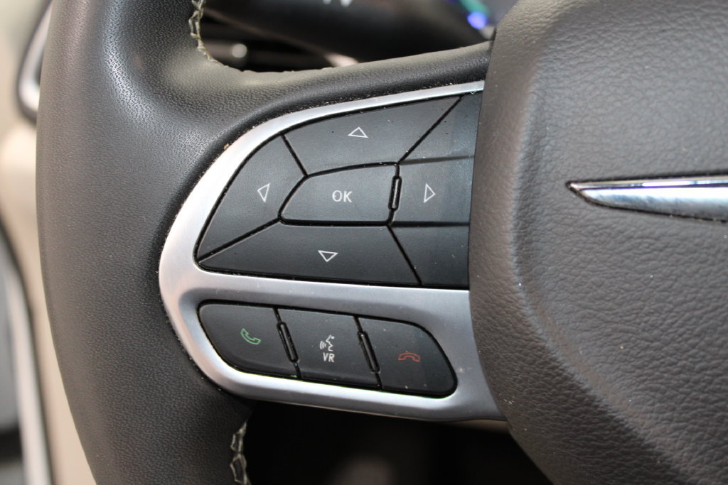 Used 2024 Nissan Versa SR FWD image 69