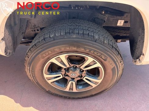 Used 2018 Toyota Tacoma TRD Sport w/ Technology Package image 14