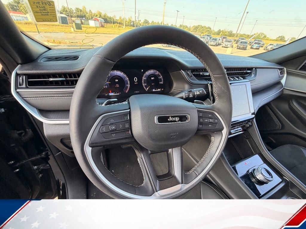 Used 2025 Jeep Grand Cherokee L Laredo AWD/4WD image 16