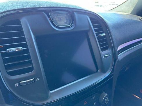 Used 2018 Chrysler 300 S w/ 300S Premium Group RWD image 9
