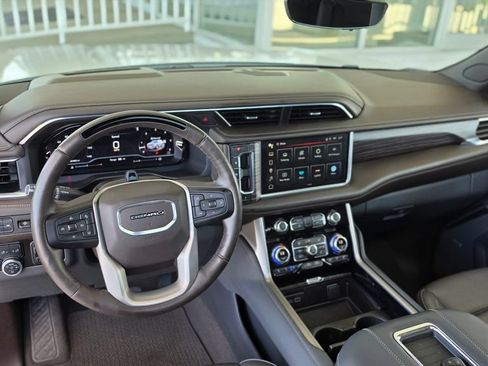 Used 2023 GMC Yukon Denali w/ Denali Reserve Package AWD/4WD image 9