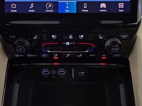 Used 2023 Jeep Grand Cherokee L Limited w/ Luxury Tech Group II image 27